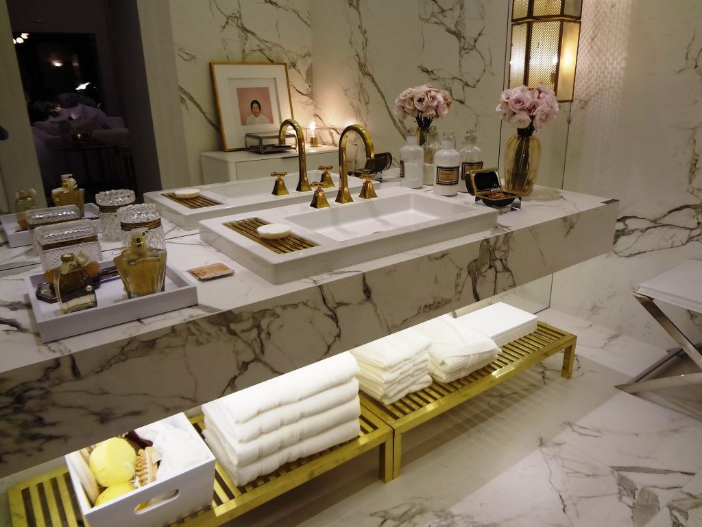 Kreative Dekoration im Bdezimmer